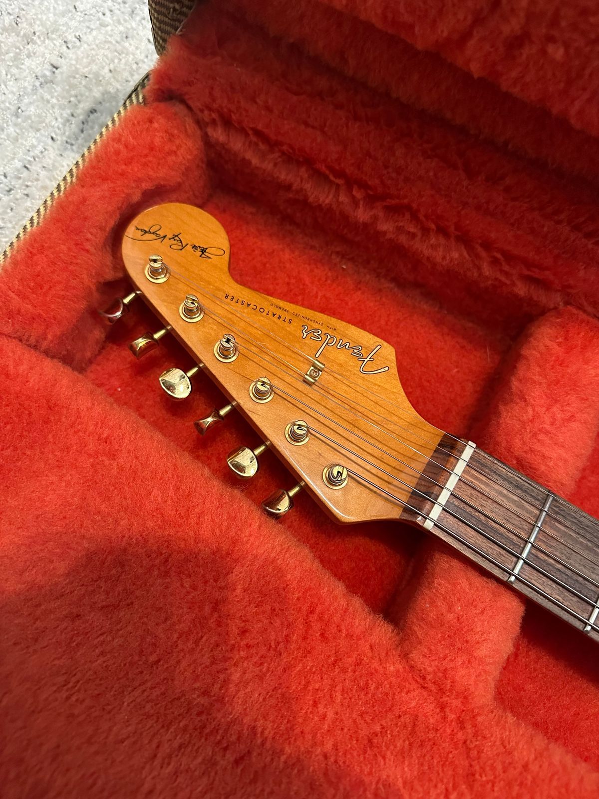 1996 Fender Stevie Ray Vaughan Stratocaster with Pau Ferro Fretboard 1992-1999 - 3-Color Sunburst