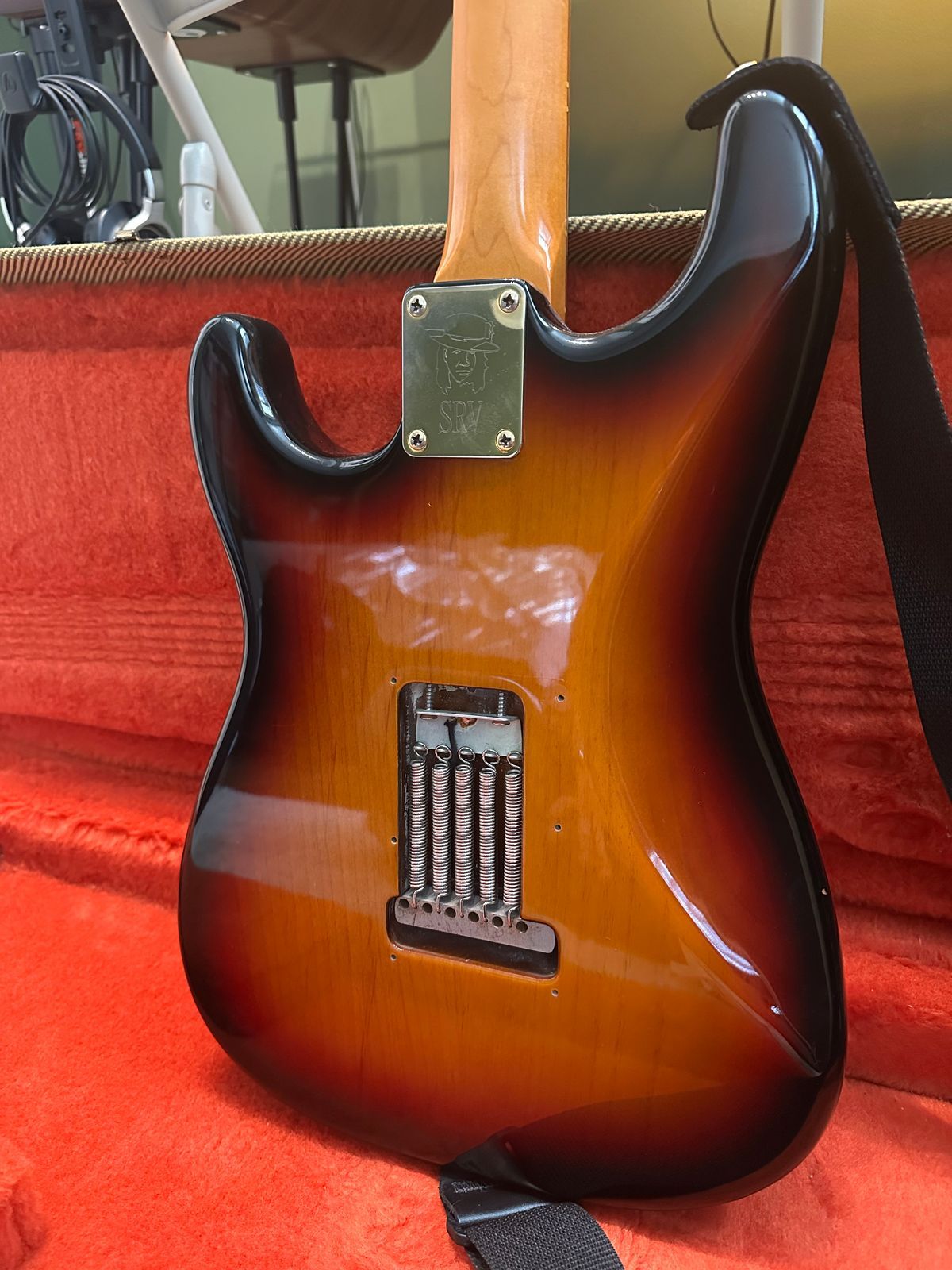 1996 Fender Stevie Ray Vaughan Stratocaster with Pau Ferro Fretboard 1992-1999 - 3-Color Sunburst
