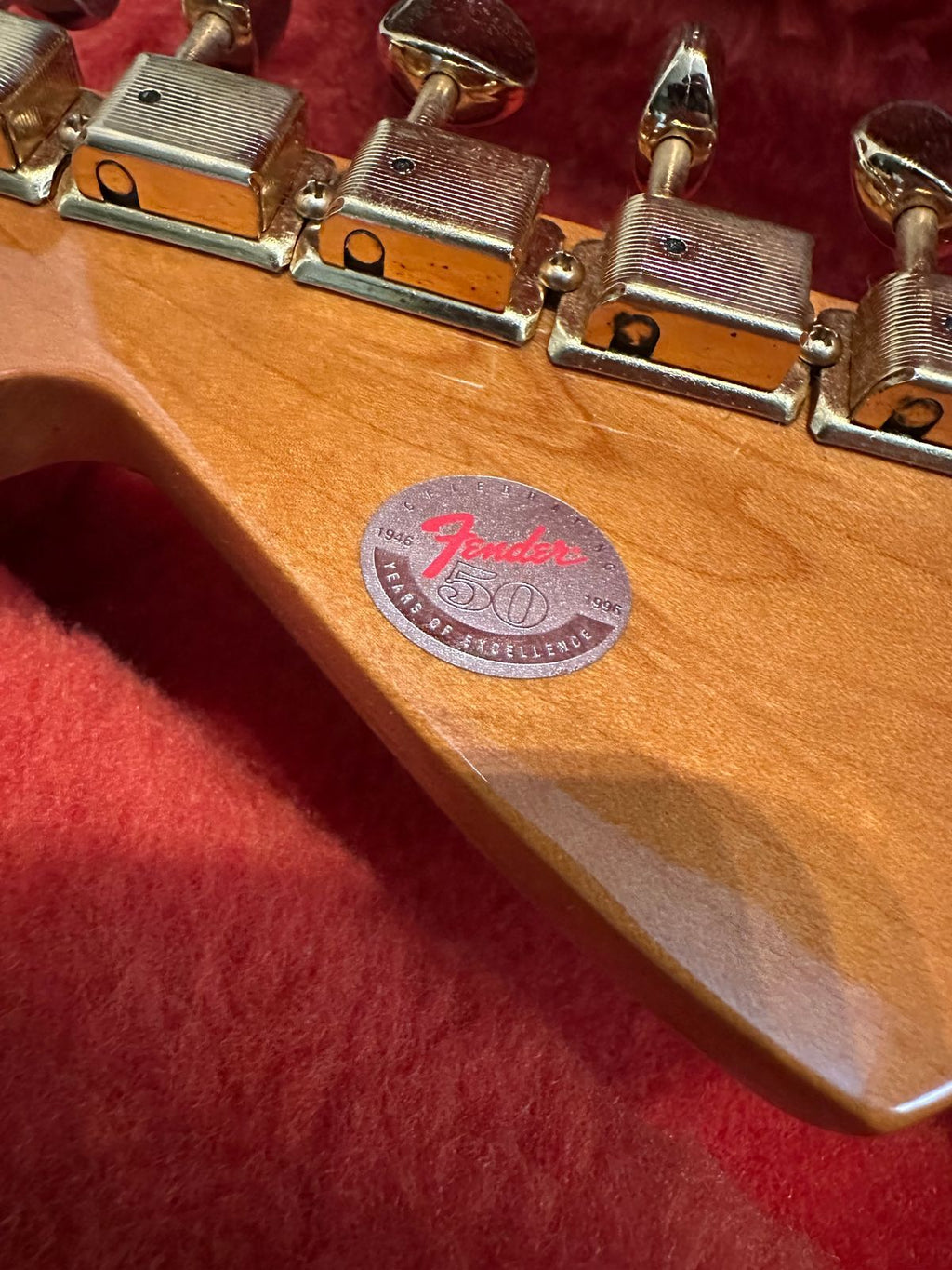 1996 Fender Stevie Ray Vaughan Stratocaster with Pau Ferro Fretboard 1992-1999 - 3-Color Sunburst